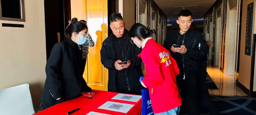 客戶陸續(xù)到達(dá)簽到