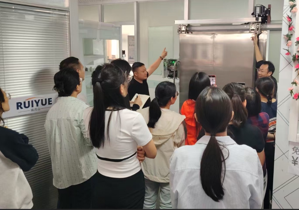 瑞华组织冷库门知识学习