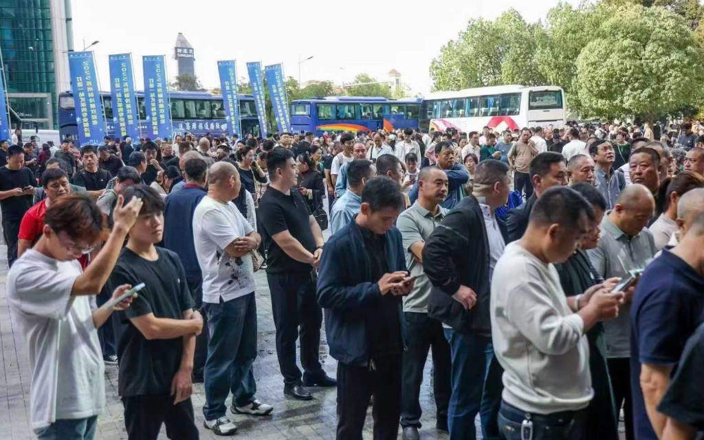 展会人山人海非常成功