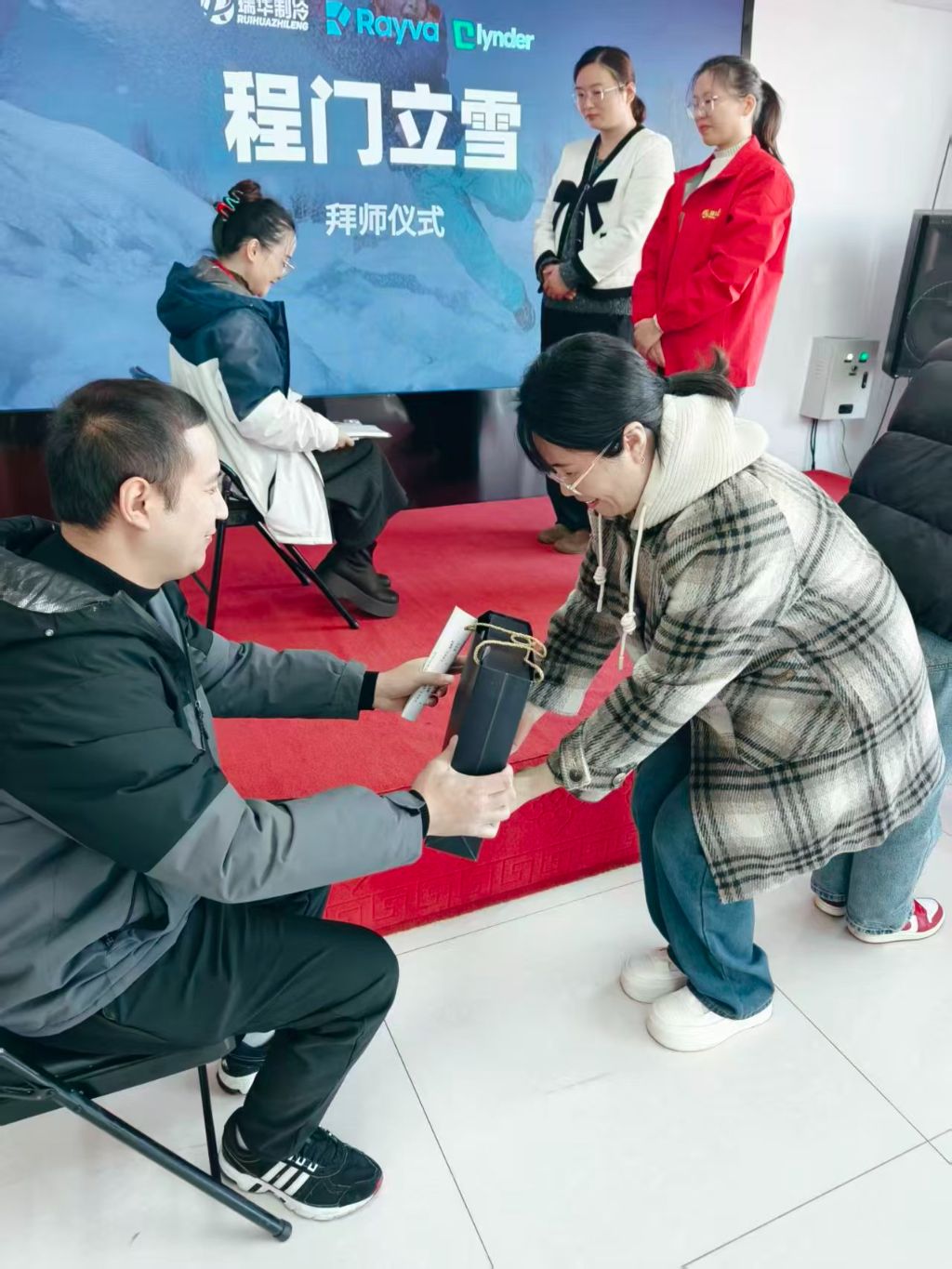 师傅给徒弟准备珍贵的礼物