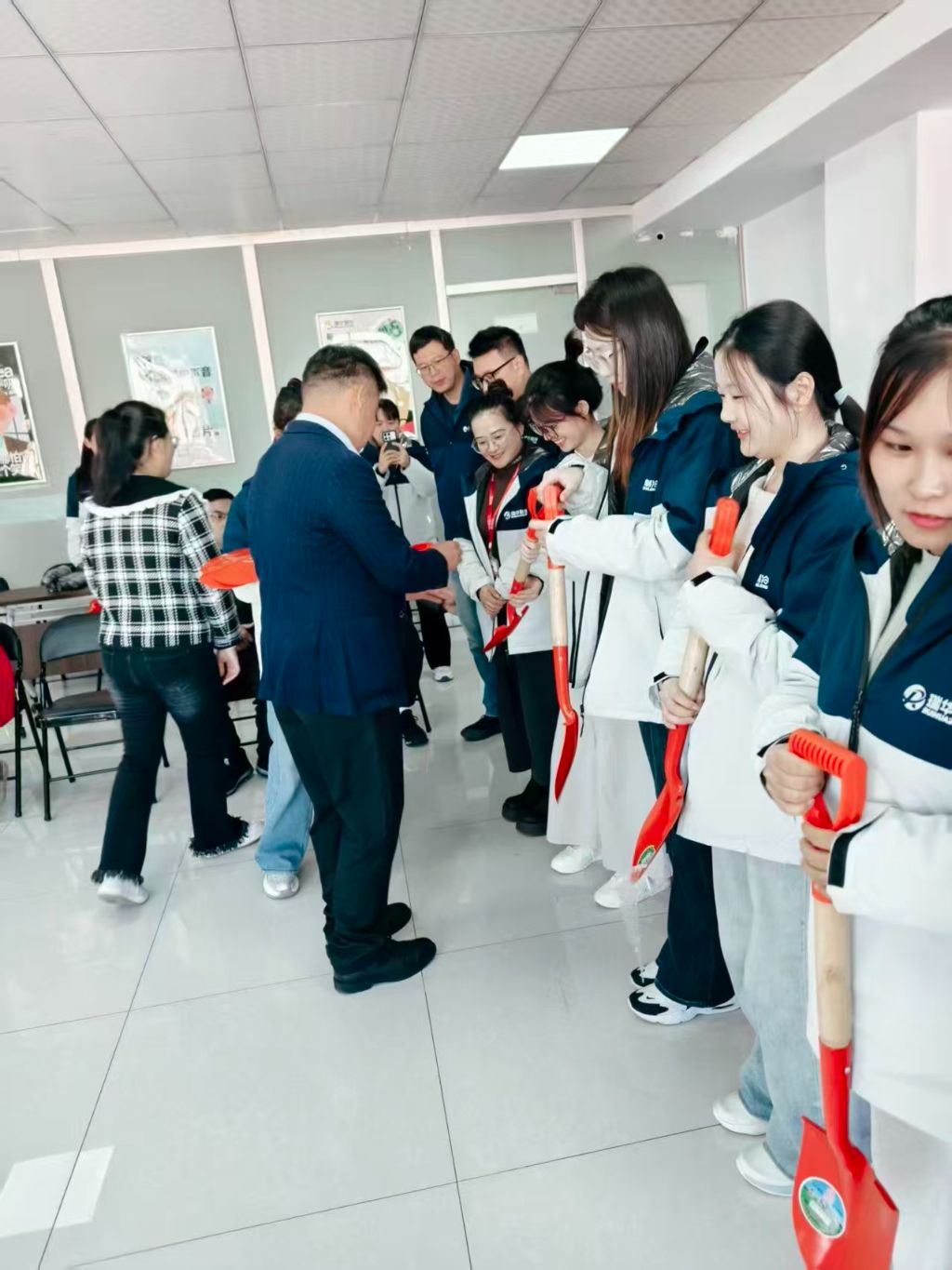 张总颁发年功奖