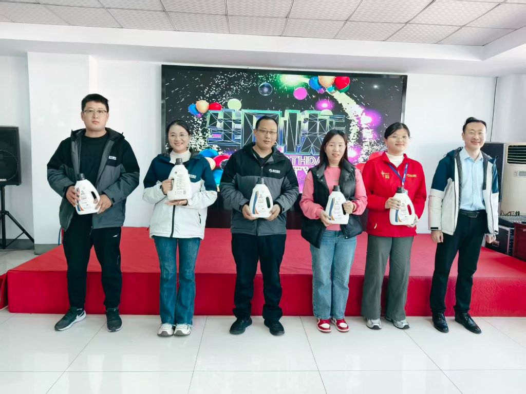 本季度过生日的同事生日快乐,万事顺意