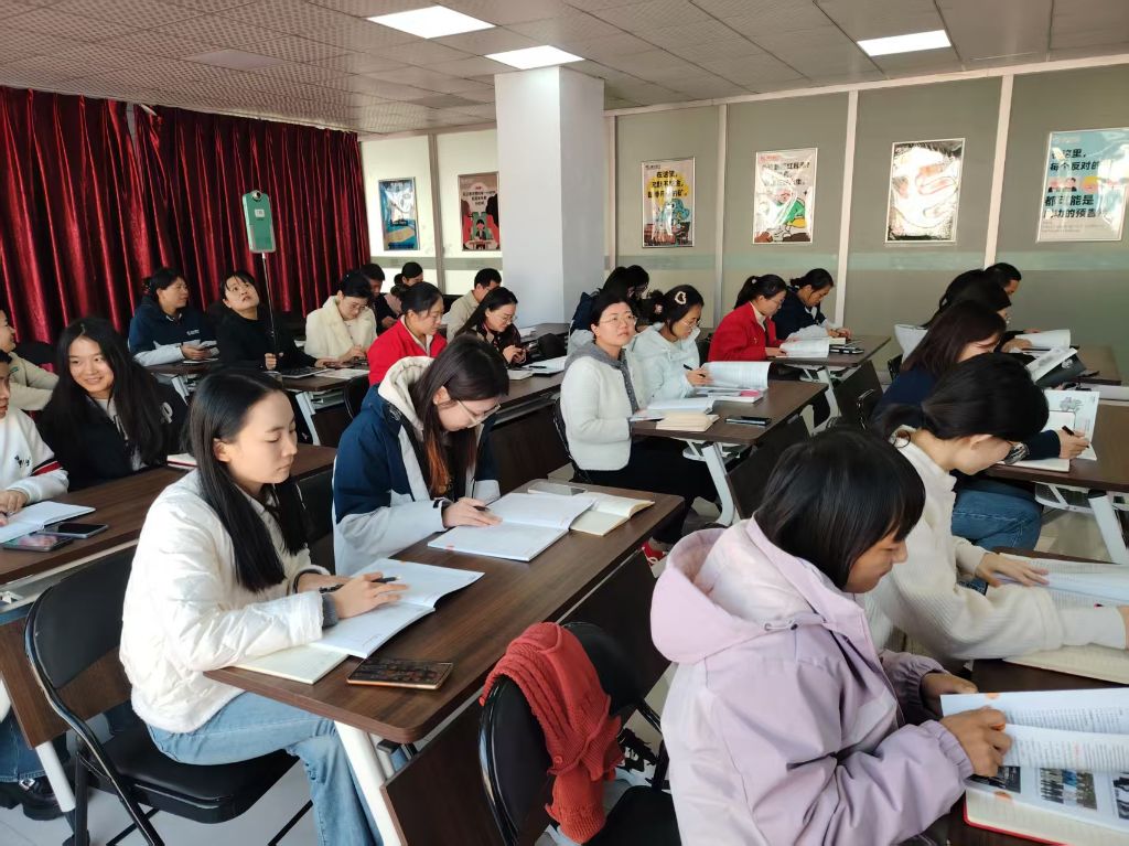 讲解同步对照画册深耕学习