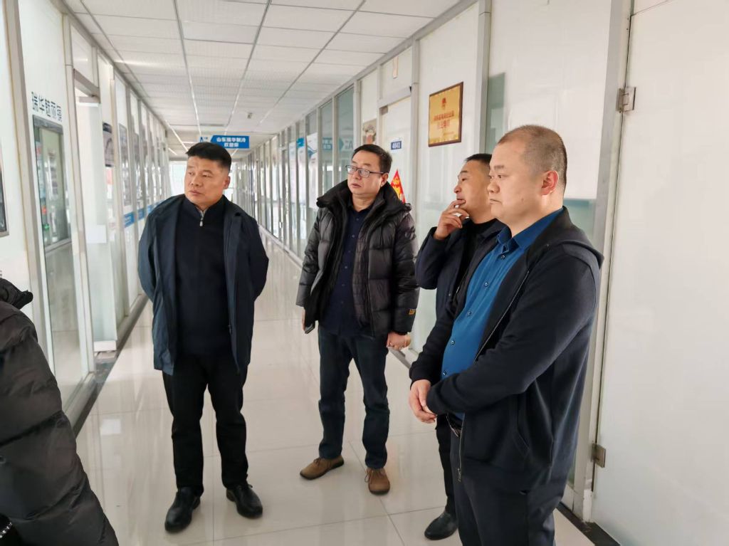 为张总介绍公司的发展历程