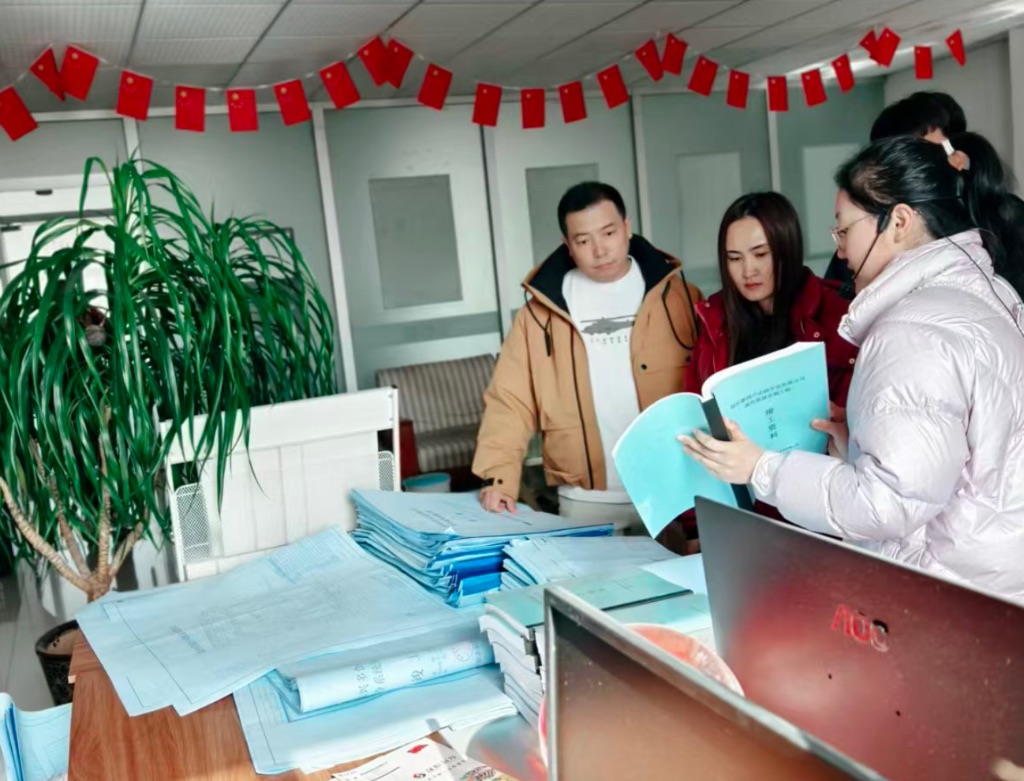 参观工程设计部图纸设计与资料整理