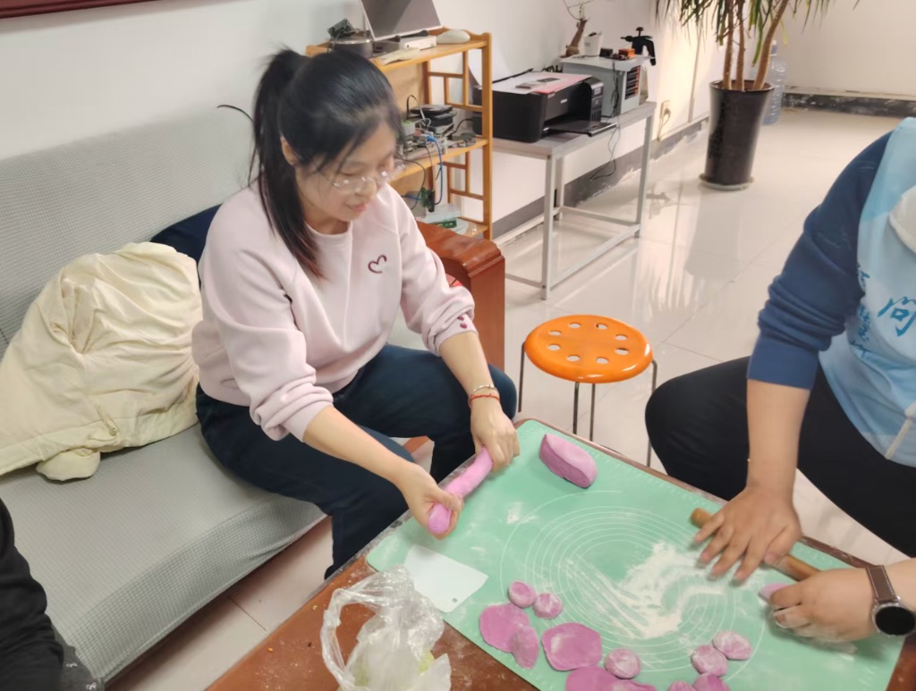 活的面也是彩色的