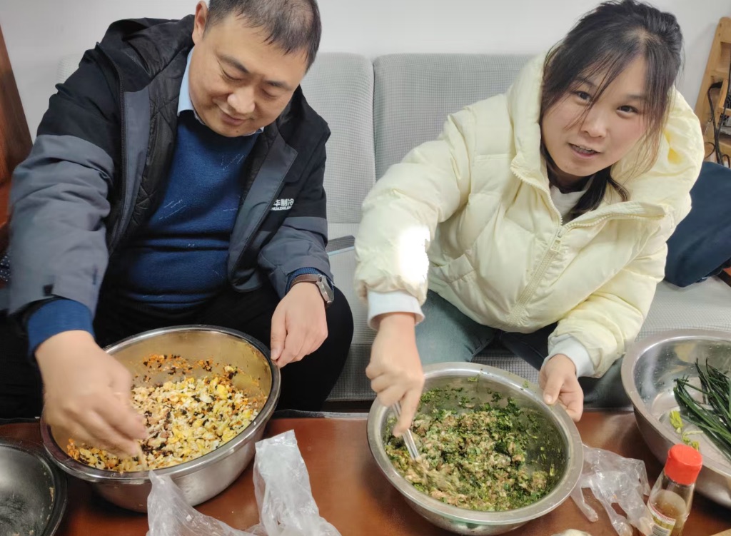 准备了素馅和肉馅