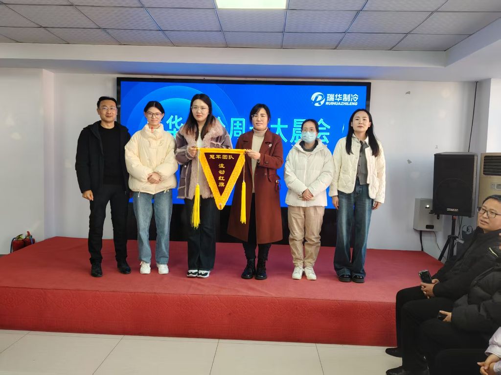 她从不计较个人得失，遇到团队协作任务时，总是主动补位、全力配合，用行动为团队凝聚力注入温暖力量