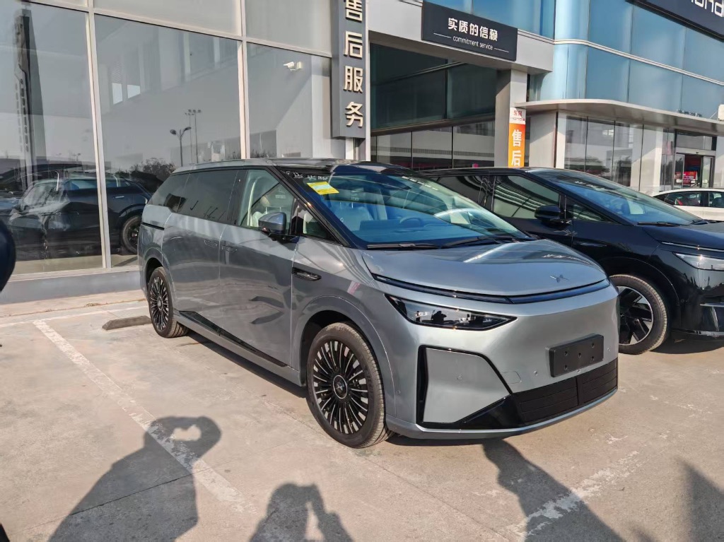 新车洗干净，准备提车