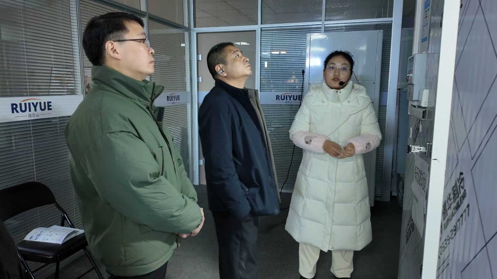 参观瑞华自主研发移动应急冷库