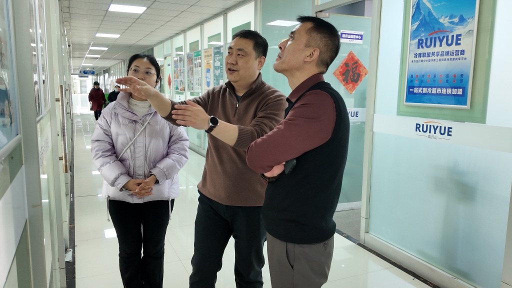 陪同耿导参观瑞华企业发展