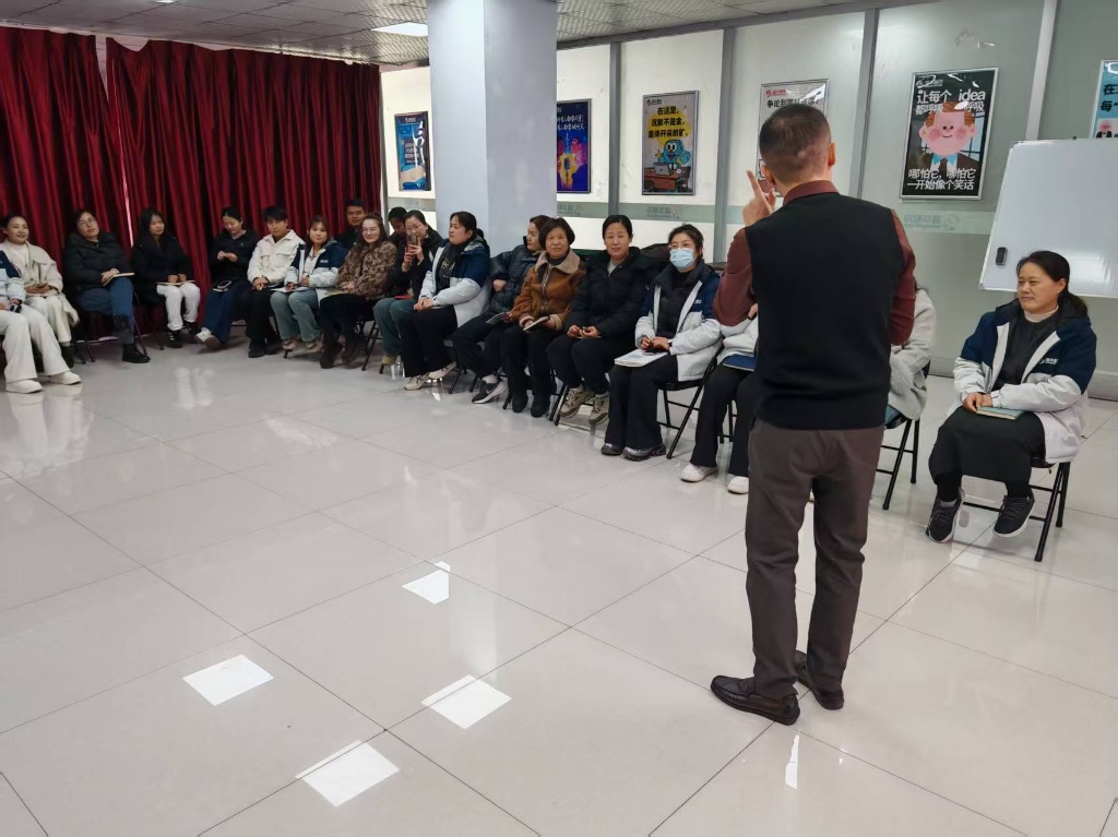 耿导通过互动方式进行授课