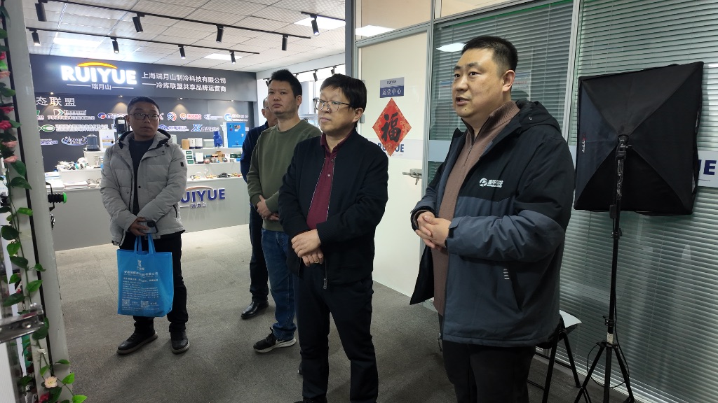 介绍瑞华自主研发移动冷库