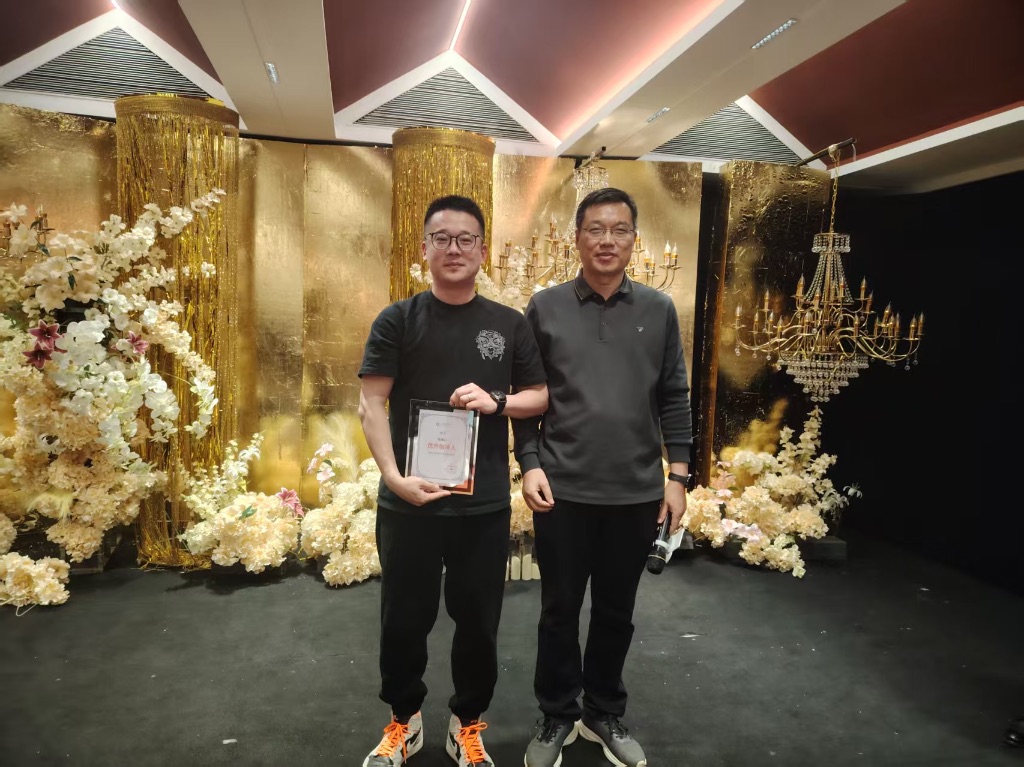 晚宴为两位讲师颁奖