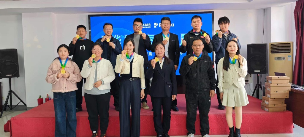 为参加活动的颁发纪念奖牌