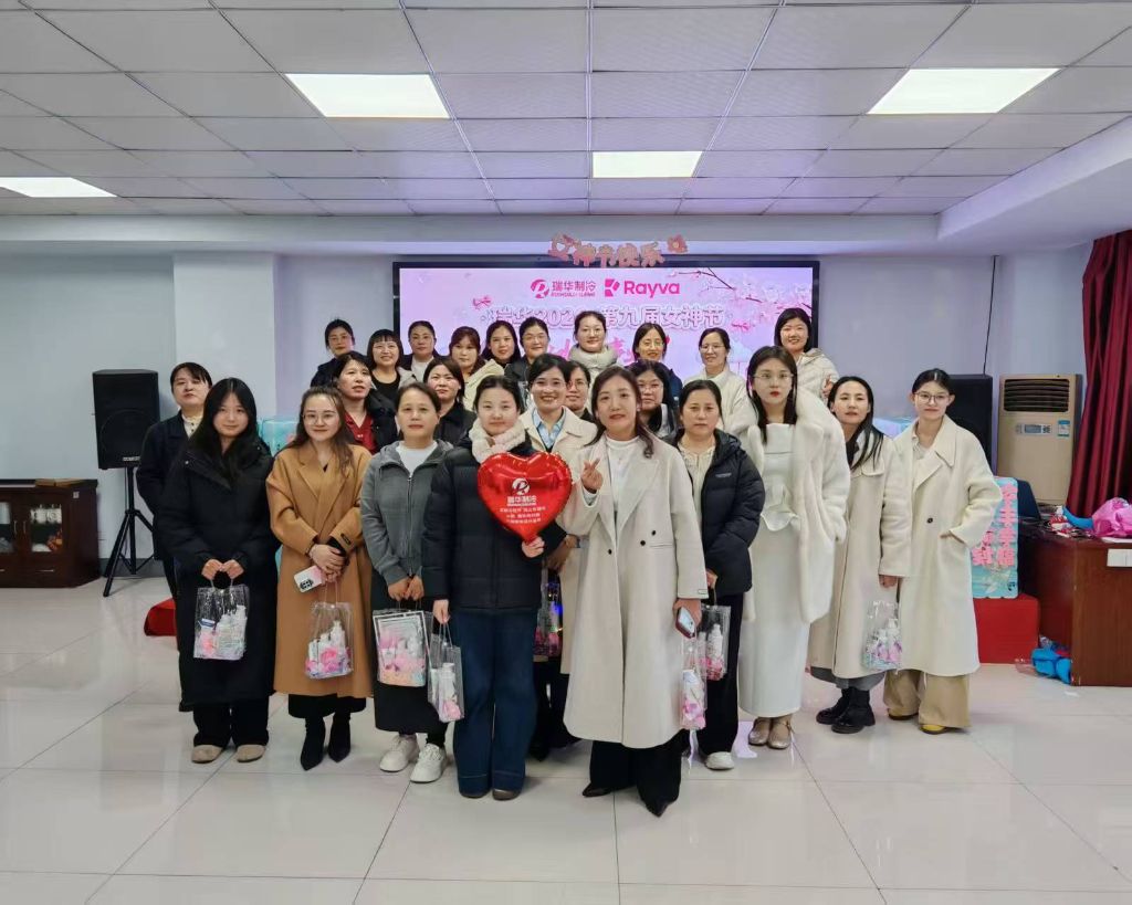 三八节合影留念，她就是我们心中最美的女神。