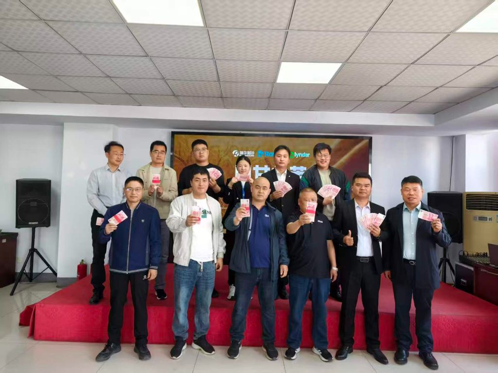 工程部的兄弟们发奖金了~