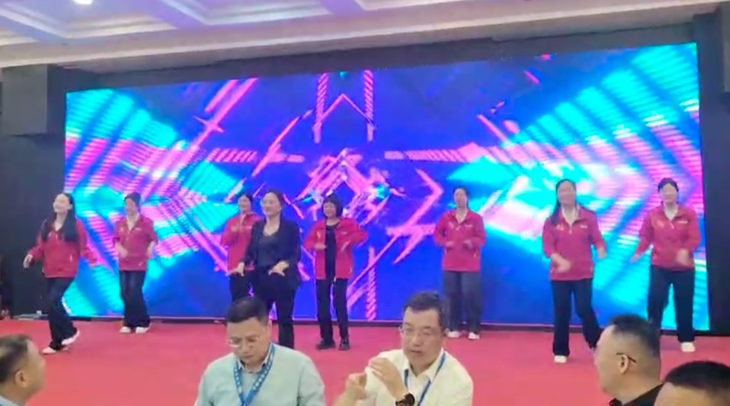 瑞华团队带来的舞蹈