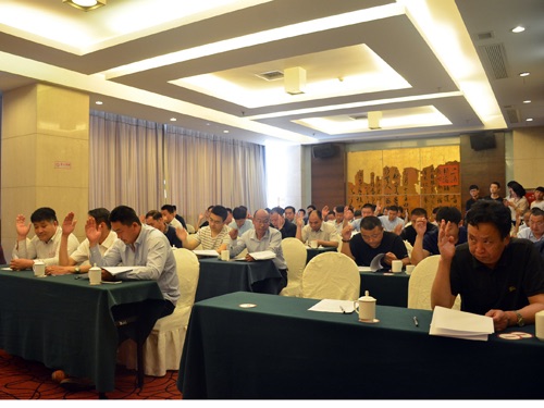 会议第四项：审议表决章程（临沂市制冷协会章程草案）。通过表决，章程一致通过。