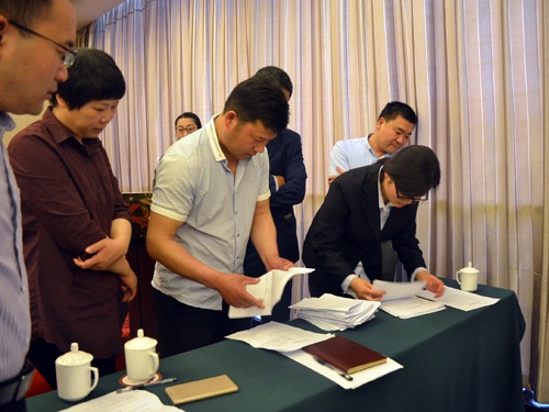 会议第五项：审议表决财务管理办法草案。通过表决，草案一致通过。