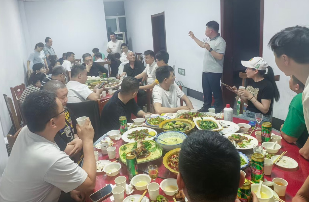 晚上举行了聚餐为获奖者庆祝