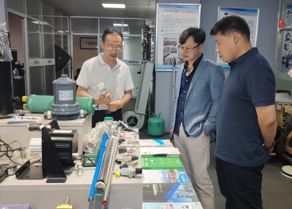 展厅参观制冷相关产品