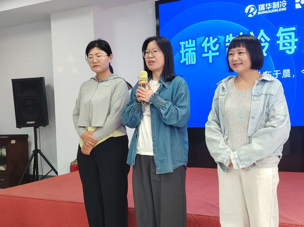 冠亚军上台分享经验,取长补短、共同进步