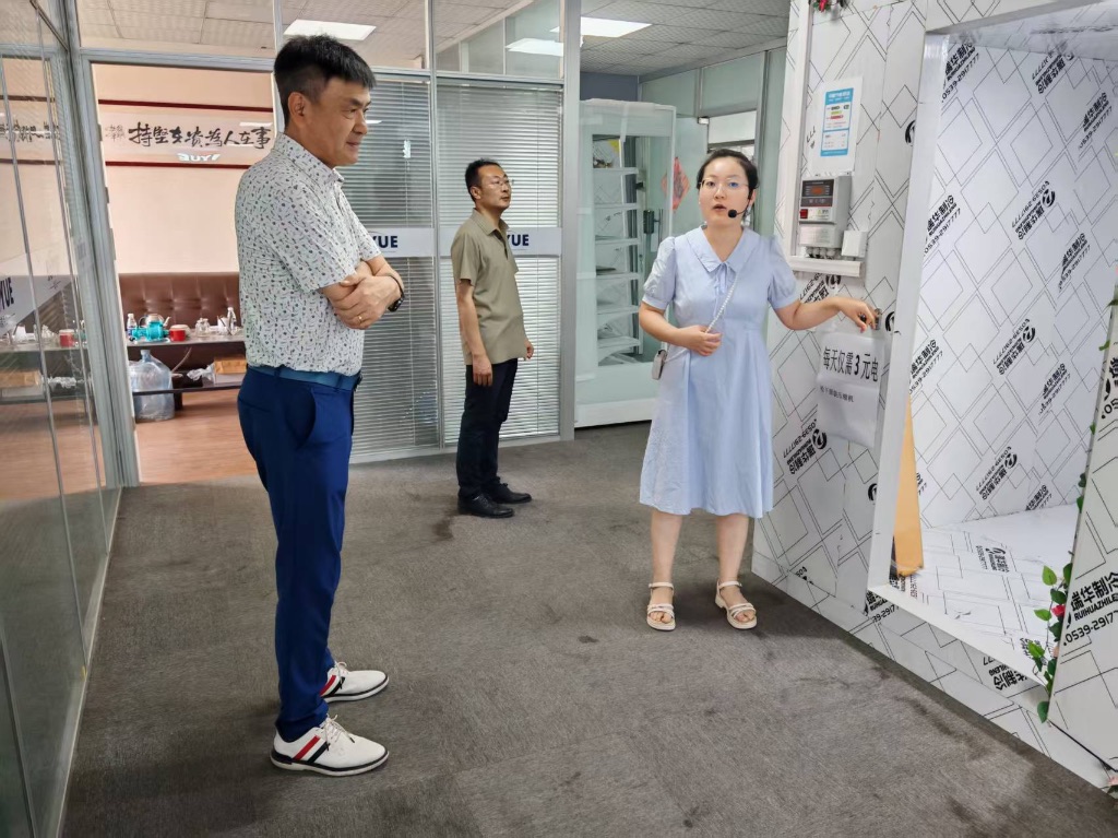 参观瑞华移动应急冷库