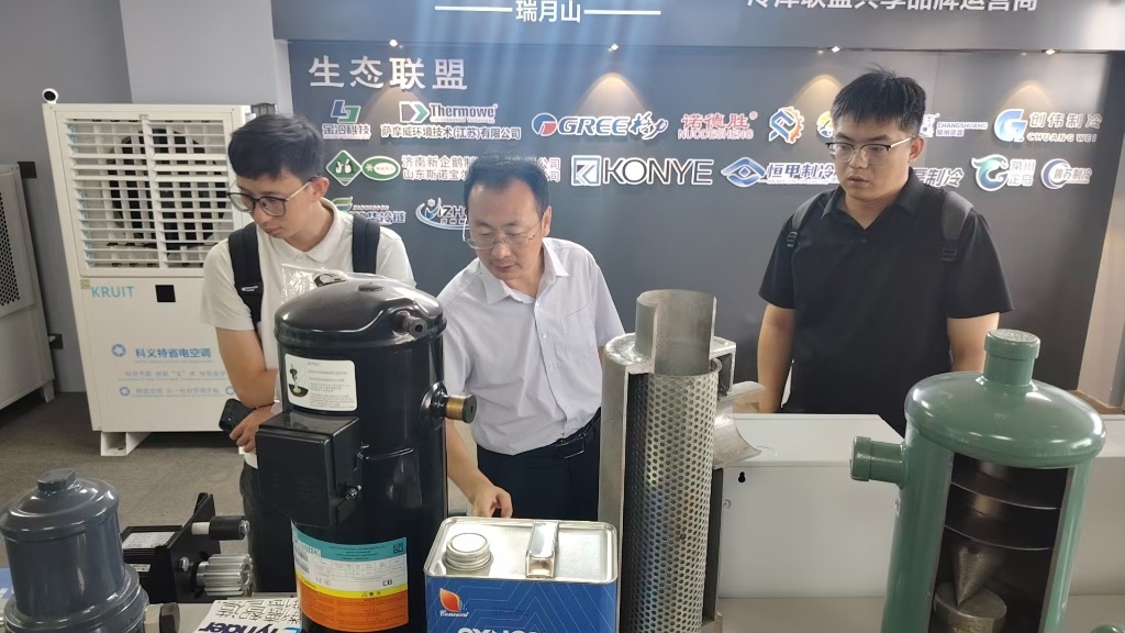 参观瑞华制冷展厅