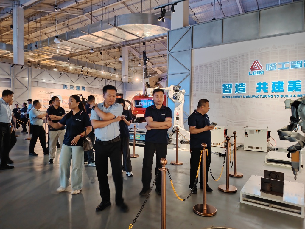 作为临沂代表性机械企业临工一直走在行业前头