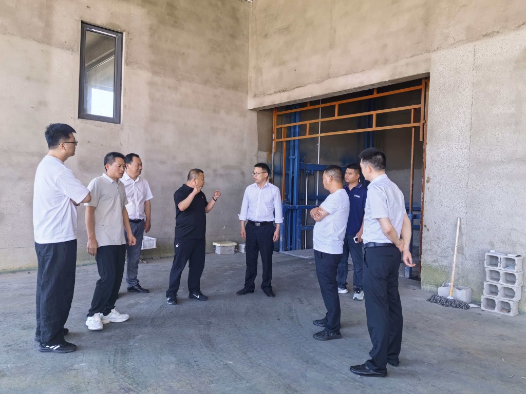 瑞华工程师给几位领导介绍情况