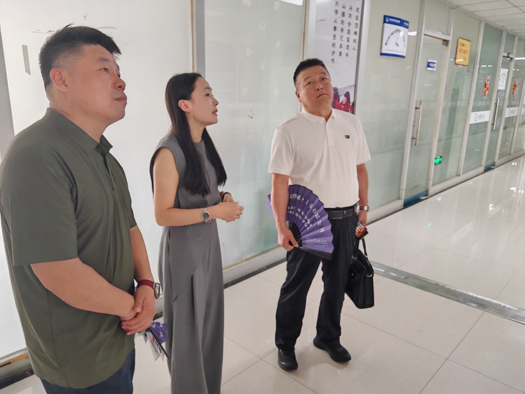 瑞华总经理张瑞峰热情接待