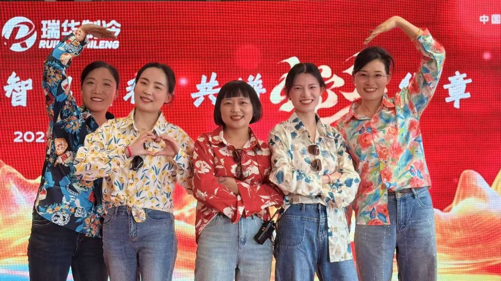 舞蹈落幕定格美好瞬间,记录热烈难忘的舞台回忆