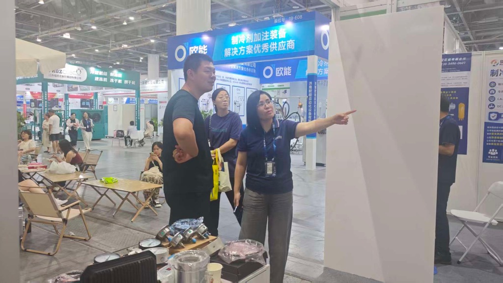 客户莅临瑞华展位