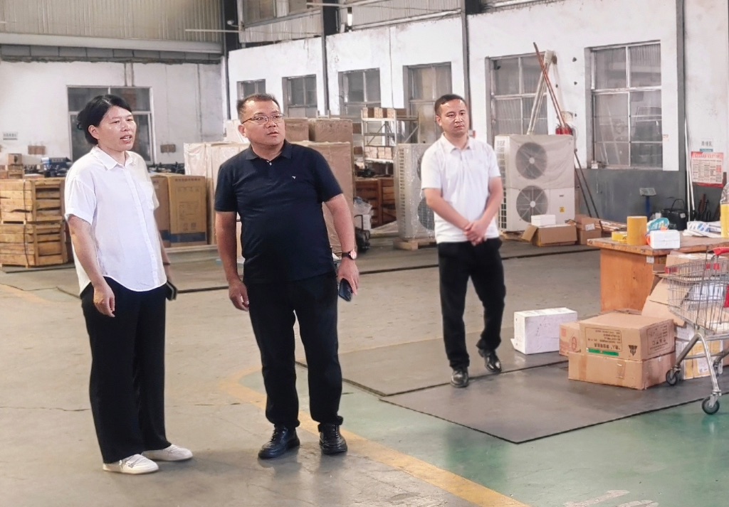 第一站来到仓储中心参观考察