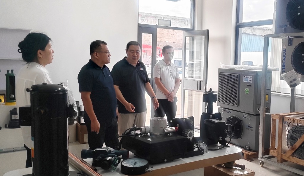 瑞华玉总陪同参观展厅