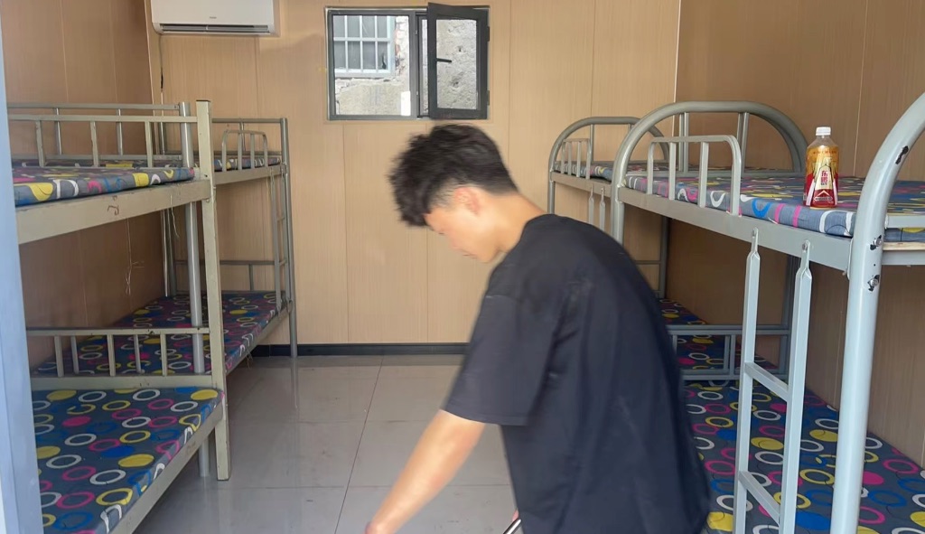 打扫宿舍