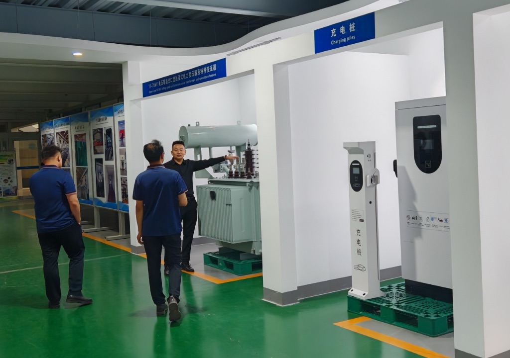 赵总介绍新产品研发
