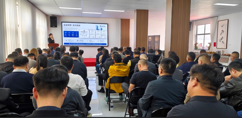 瑞华副总经理王园园做公司介绍